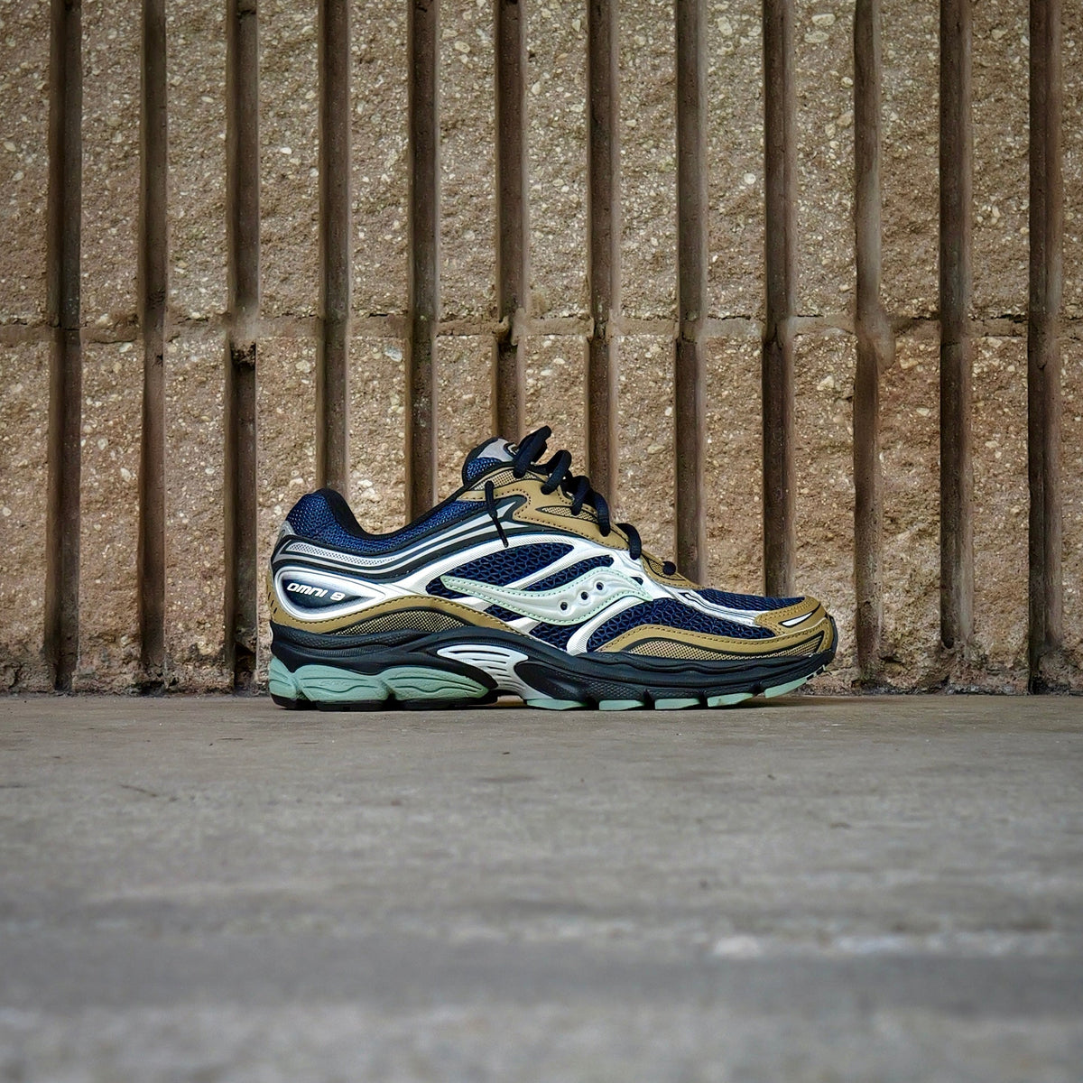 Mens Saucony OG ProGrid Omni 9 (Brown/Navy)